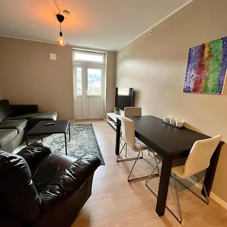 Newly Renovated With Lots Of Light!