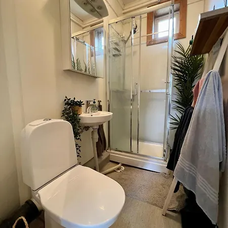 Newly Renovated With Lots Of Light! Bergen