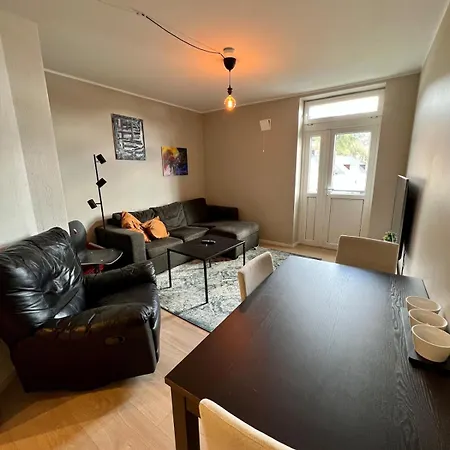 Apartment Newly Renovated With Lots Of Light! *